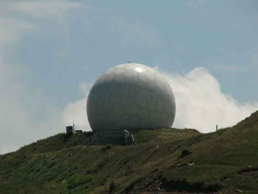 Serbija a Kosovo06 084 - NP Kopaonik - Pancicev Vrh - radar na stejnem miste bombardovalo NATO