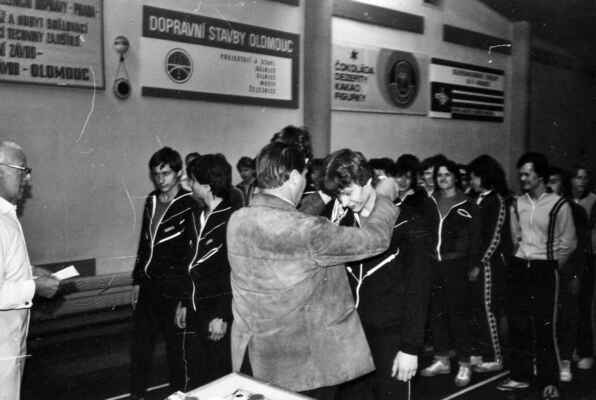 22.4.1984 - 2.místo na mistrovství ČSR dorostu v Olomouci, medaily dostává Pavel Kaan