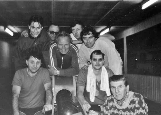 1990 - C-čko, nahoře: P.Massák, J.Havránek, F.Jakoubek, V.Černý, J.Kandl ml., P.Dvořák, P.Perner, Venca "Bambuk" Černý