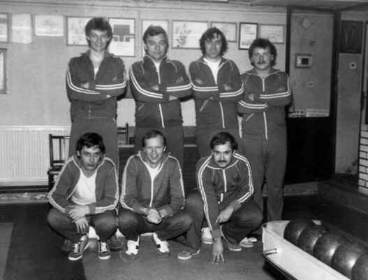 1984 - A-čko: nahoře: P.Kaan, L.Procházka, J.Kandl, R.Voráček       dole: J.Seeman, P.Jakoubek, L.Gúhl ml.