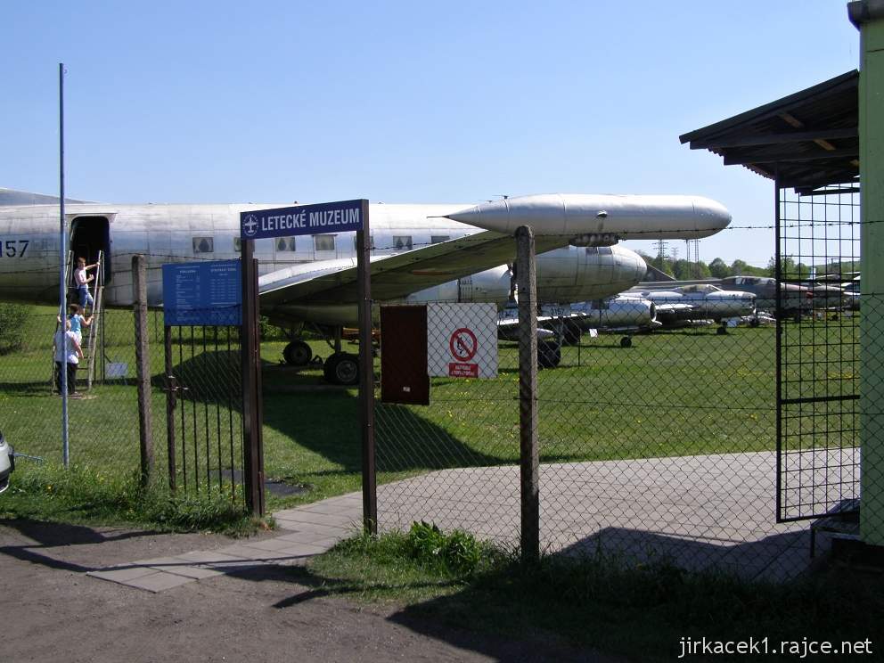 Kunovice - letecké muzeum 02 - vchod