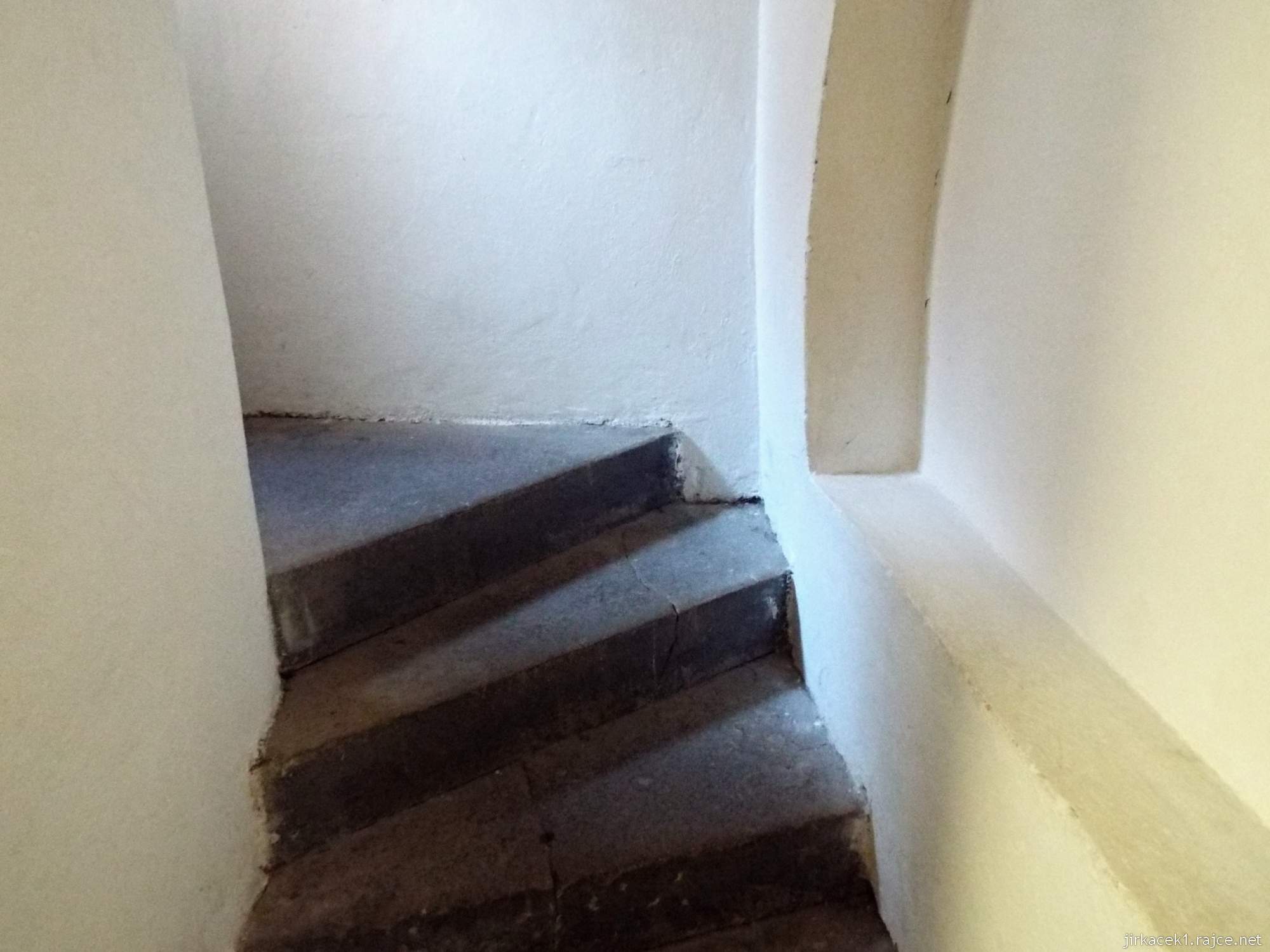 Pardubice - Zelená brána 14 - schody k pokladně
