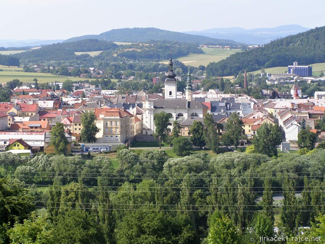 Moravská Třebová - Jahnův kámen - výhled na město při stoupání po sjezdovce