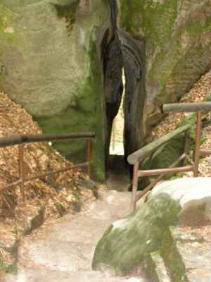 Hruboskalsko - Adamovo lože - průchod skalní průrva
